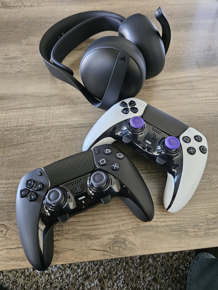 Look! We had twins!
#dualsenseedge
#playstationpony