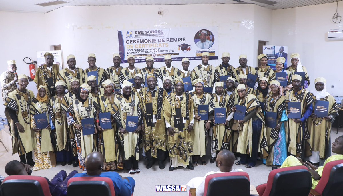Soulbysanogo's tweet photo. Avec plaisir, j’ai pris part à la cérémonie de remise des certificats professionnels des auditeurs d’EMI School, une école fondée par mon cher ami et frère Coach Moussa Hubert Ouologuem. L’événement était parrainé par Demba D. Tounkara et comme invité d’honneur Ibrahima Diawara. https://t.co/7QUP5IaHcG