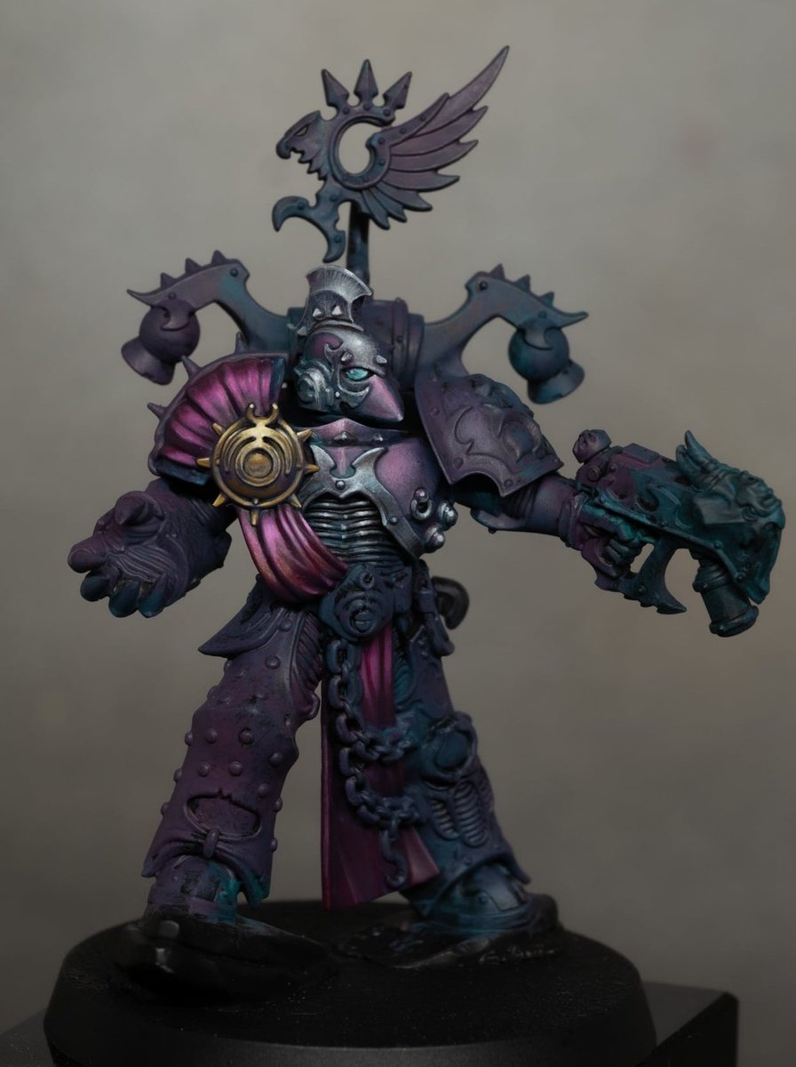 Games Workshop sent me the new Champions of Slaanesh Emperor's Children box. I started with the chaos lord, although his head and icon are from the troop sprue as I thought it made him look more like a veteran from the Heresy.
#Adwip #Emperorschildren #warhammercommunity