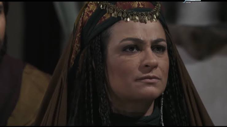 أتعب #حاتم_علي ومعه #وليد_سيف كل من أراد تقديم عمل تاريخي بعدهما!حيث كانت الجودة في الأداء،والسيناريو،ورسم الشخصيات من أبرز مميزات أي دراما قدماها.
أبسط مثال على ذلك هو دور هند بنت عتبة،الذي أدّته الممثلة الراحلة والثائرة #مي_سكاف،وظل راسخًا في عقول وقلوب كل من شاهد #عمر.
#معاوية