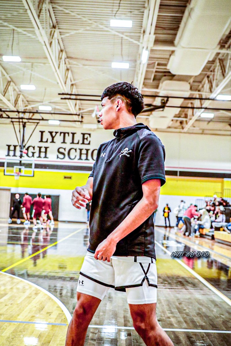 28-3A Co District MVP (Junior Season)
•553 points 
•20.5 ppg
•145 reb
•97 ast
•108 st
•Co District Champs