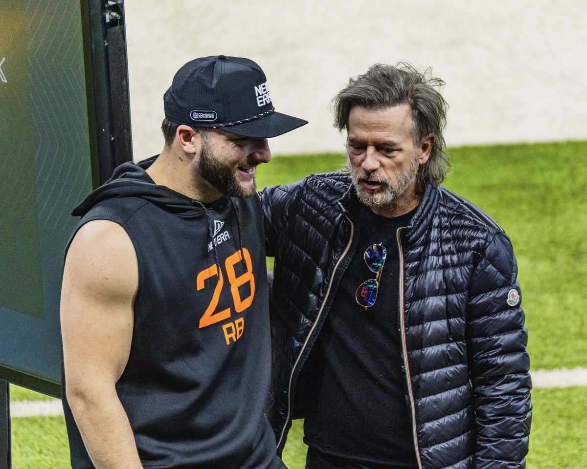 tempebarstool's tweet photo. Just a couple Sun Devil legends at the NFL Combine 🤝

#NFLCombine https://t.co/JqSVvTp3Gv