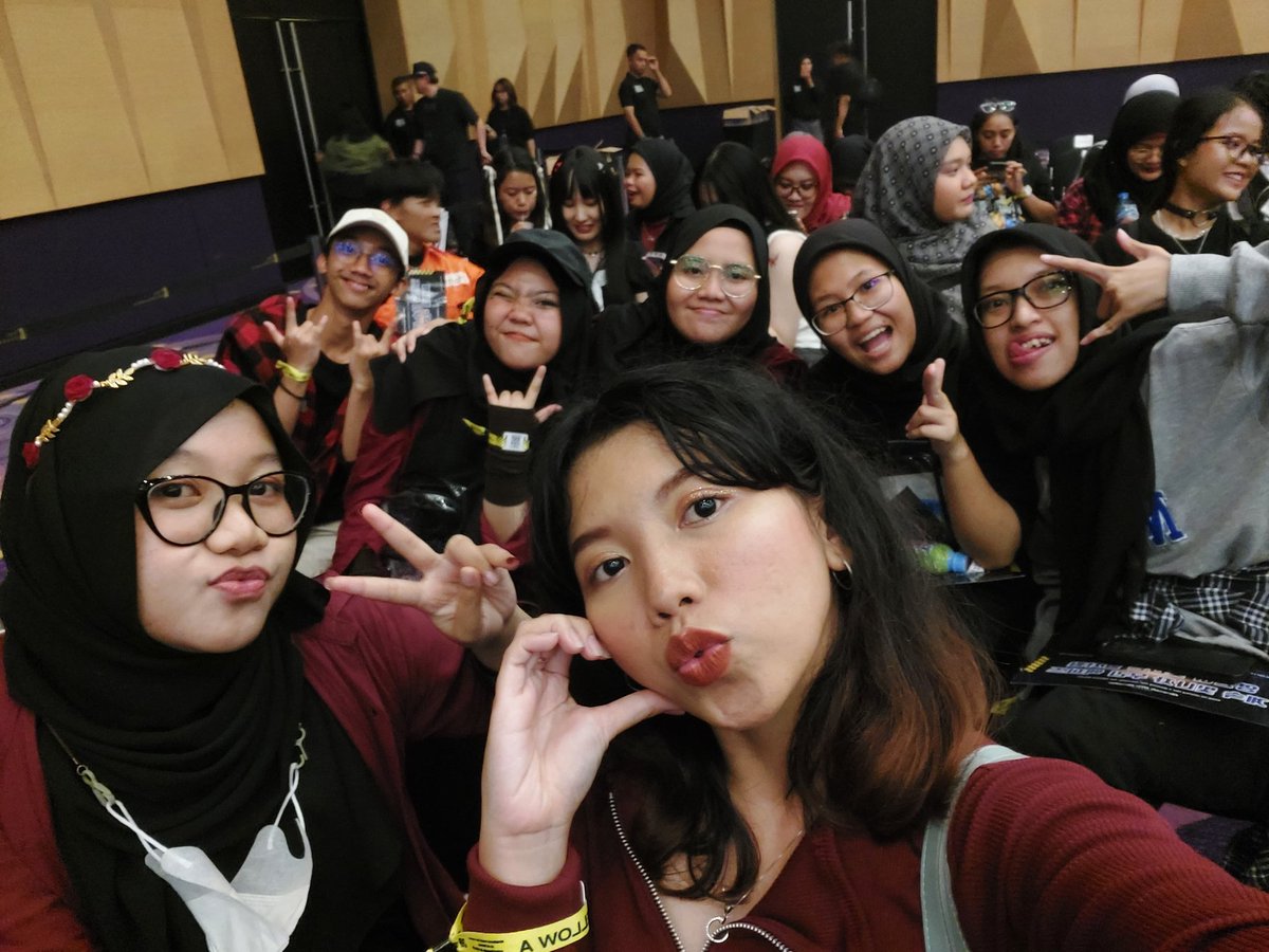 ghsmsyrf__'s tweet photo. @__candlee @bluepngg @xtrajozzzz DAH SETAUN AJA GESSS GAK MAU TUMPENGAN DI KOKAS KHHH

KANGEN ✋🏻
#BreakTheBrakeinJKT #XdinaryHeroes https://t.co/m8URn4xNHR