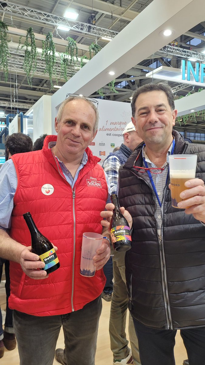 Kinou (Christine PG) (@kinou8409) on Twitter photo Mercredi c'était l'immanquable #tweetapero de <a href="/lacoopagricole/">La Coopération Agricole</a> et <a href="/UCFFcoop/">UCFF - Les Coopératives Forestières 🇫🇷</a> avec la dégustation de produits coopératifs dont les bières <a href="/RhoneaOfficiel/">Rhonéa</a> que tout le monde à apprécié 🍻
Merci à <a href="/ChouetteAgile/">AC</a> pour ce moment convivial 😁
#FrAgTw Mercredi c'était l'immanquable #tweetapero de <a href="/lacoopagricole/">La Coopération Agricole</a> et <a href="/UCFFcoop/">UCFF - Les Coopératives Forestières 🇫🇷</a> avec la dégustation de produits coopératifs dont les bières <a href="/RhoneaOfficiel/">Rhonéa</a> que tout le monde à apprécié 🍻
Merci à <a href="/ChouetteAgile/">AC</a> pour ce moment convivial 😁
#FrAgTw