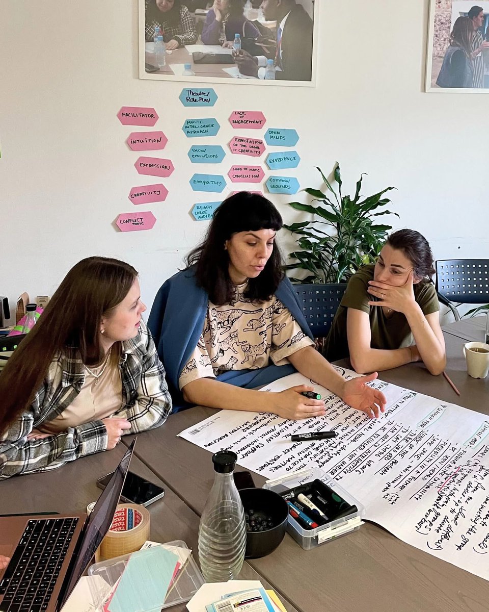 Code4Romania's tweet image. Zilele acestea, colegul nostru, Marius Stam, participă la Berlin la prima întâlnire de lucru din cadrul proiectului #SAFE — Social Awareness for (war) Experience, derulat de organizații neguvernamentale din Germania, Ungaria, Ucraina, Cehia, Polonia și România🇩🇪🇭🇺🇺🇦🇨🇿🇵🇱🇷🇴.