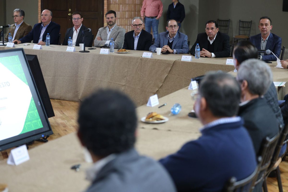 manolojim's tweet photo. Seguimos construyendo un gobierno ciudadano, honesto y transparente. En #Saltillo llevamos a cabo la reunión con el Consejo Ciudadano de Viabilidad Financiera y el Comité Técnico del Fideicomiso ISN 80, (1/2) https://t.co/CvTS2b2hzG