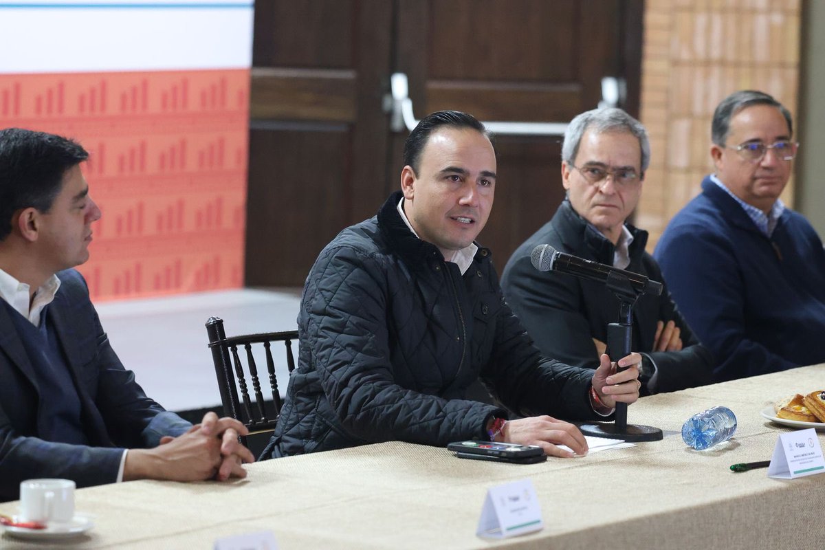 manolojim's tweet photo. Seguimos construyendo un gobierno ciudadano, honesto y transparente. En #Saltillo llevamos a cabo la reunión con el Consejo Ciudadano de Viabilidad Financiera y el Comité Técnico del Fideicomiso ISN 80, (1/2) https://t.co/CvTS2b2hzG