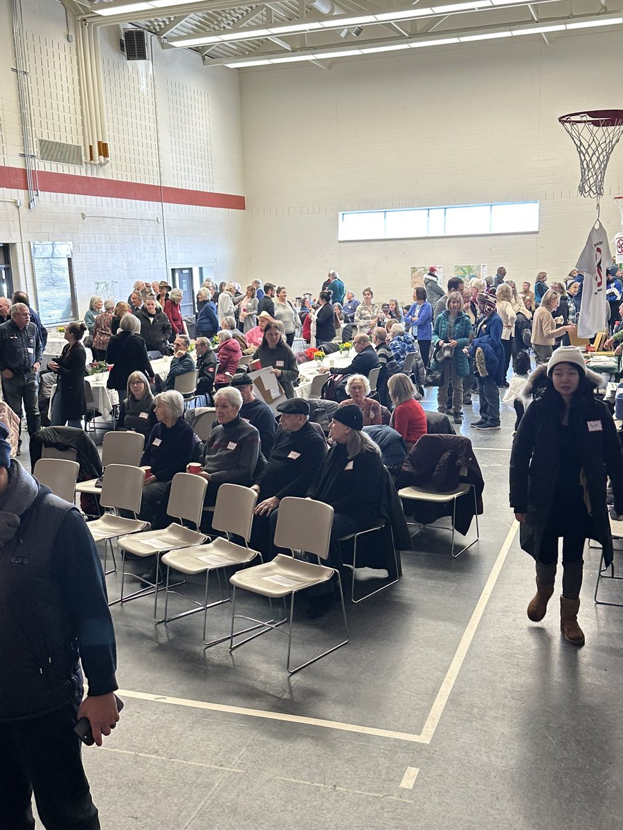 This afternoon, I enjoyed celebrating with @LandOverLandings and fellow #Agvocates regarding the Government of Canada’s decision to transfer the remaining Pickering Airport Lands to the Rouge Urban National Park! For decades, communities have rallied for the preservation of these