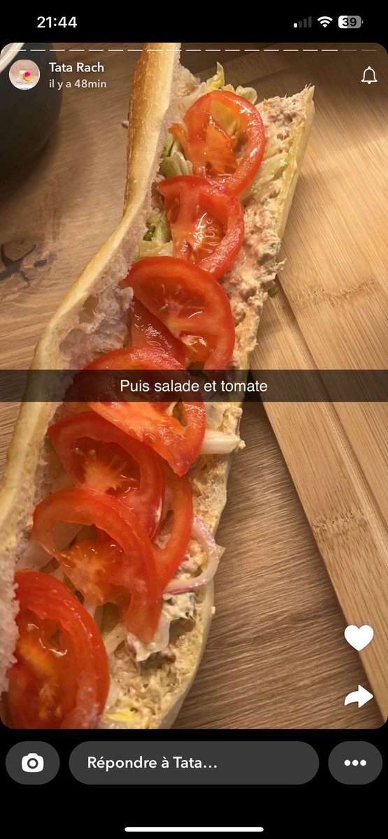 Youhouh's tweet image. C’est ça le livre de recette de votre cousine à 40€ ?!? 😂😂😂😂😂 
#lafranceaunincroyabletalent #rastarocket #bocuse #guidemichelindupauvre
#soukainatwosisters #poupettekenza