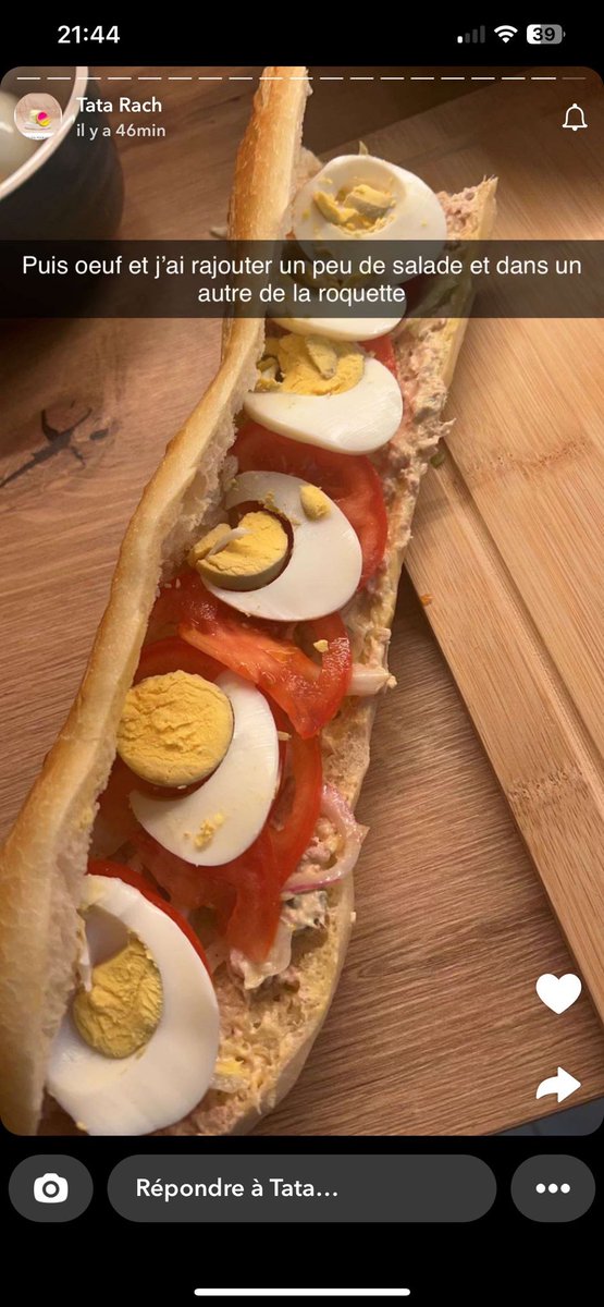 Youhouh's tweet image. C’est ça le livre de recette de votre cousine à 40€ ?!? 😂😂😂😂😂 
#lafranceaunincroyabletalent #rastarocket #bocuse #guidemichelindupauvre
#soukainatwosisters #poupettekenza