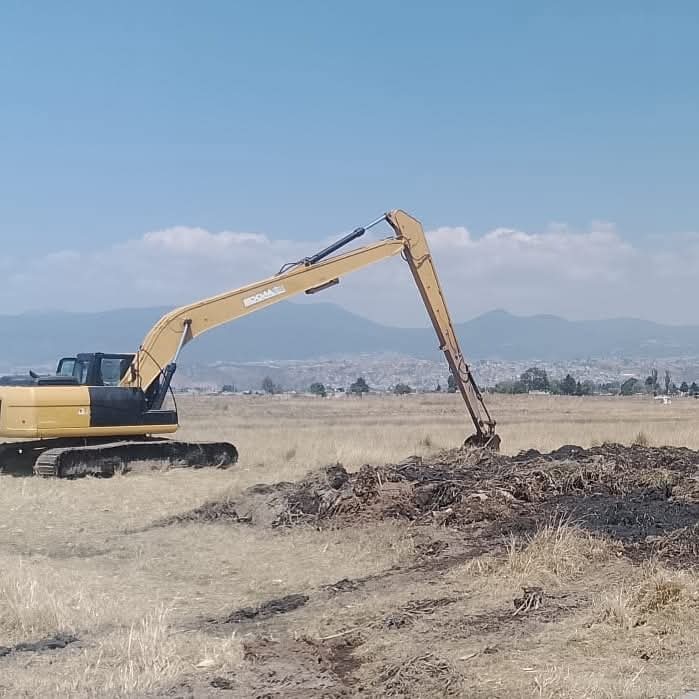 OpdapasLerma's tweet photo. Damos seguimiento a los trabajos de desazolve en el Ejido Tlalmimilolpan, Paraje Potrero Grande, asegurando un mejor flujo de agua y evitando obstrucciones. ¡Seguimos trabajando por una infraestructura más eficiente! 👷🏻‍♂️💪

#PrevenimosInundaciones
#LermaSomosTodos
💙💧👷🏻‍♂️ https://t.co/hbwQyKlyYq