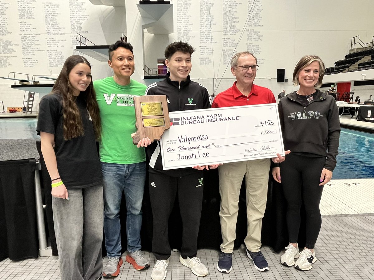 Congratulations to Jonah Lee of Valparaiso High School, the recipient of this year’s Herman F. Keller Mental Attitude Award for Boys Swimming and Diving! 🎓🏊‍♂️

Our thanks to presenting partner <a href="/INFarmBureauIns/">Indiana Farm Bureau Insurance</a> ! 

<a href="/AthleticsValpo/">Valparaiso Athletics</a>
