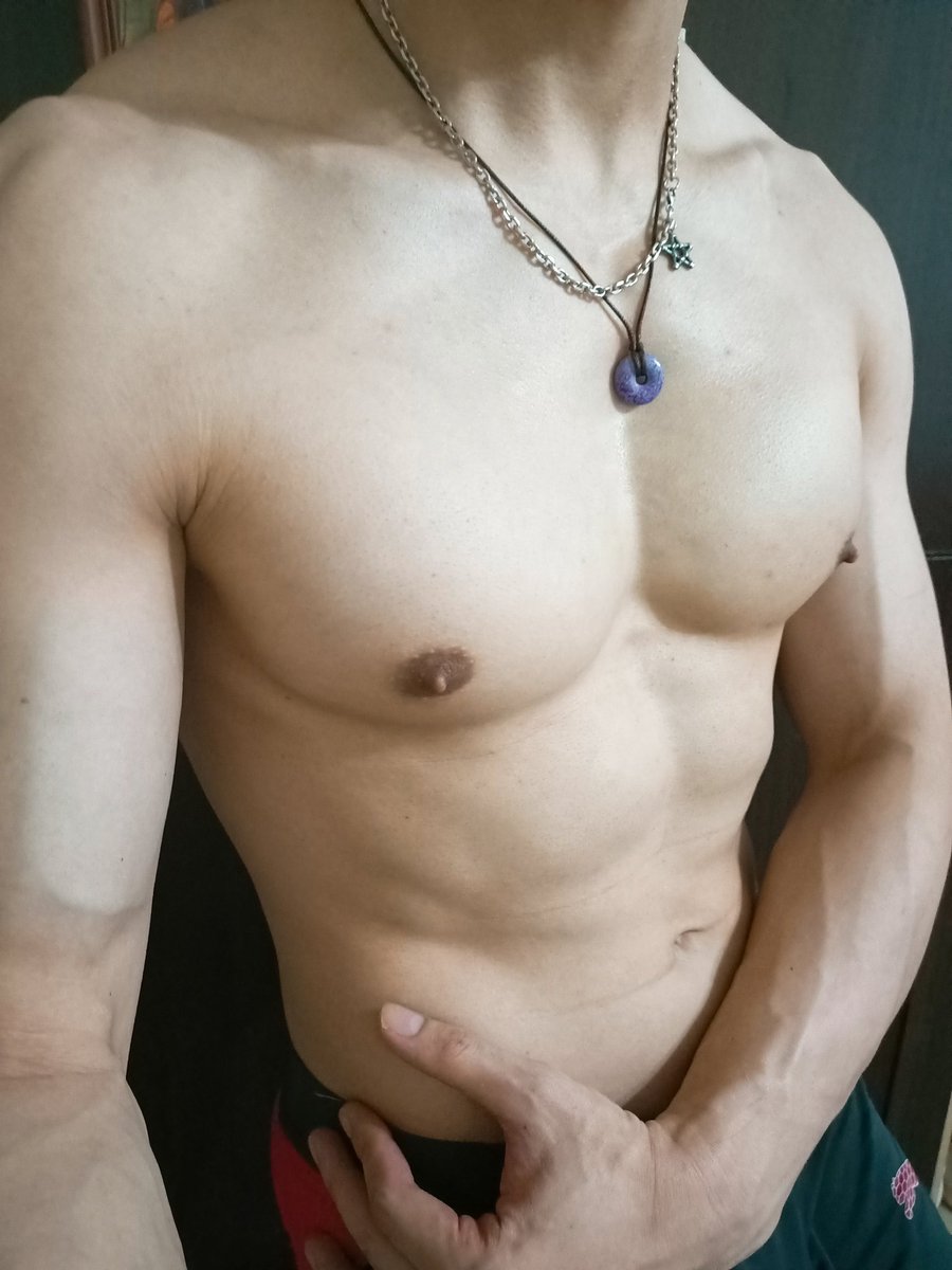 有個好身材的網友弟弟留言說因為我十年前藐視過他所以讓他決心健身！這樣他也可以藐視不如他的人，這番話聽的我一頭霧水，可能不感興趣就不回應，但是這樣說藐視真是言重了！外表再好的人藐視別人也是虛有其表，但願他學到正確的事
#我從來不覺得自己身材多好呀
#十年是一種很玄的東西