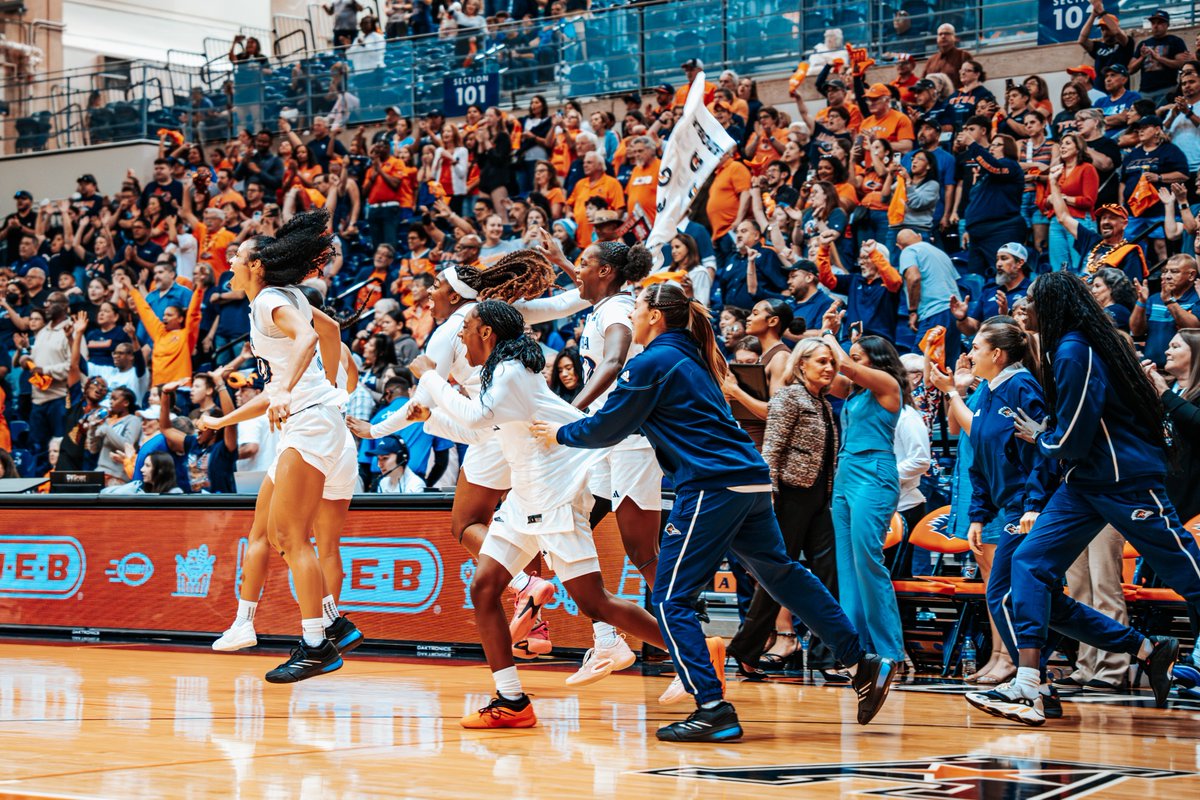 UTSAWBB's tweet image. Had some fun today! 

#BirdsUp 🤙 | #LetsGo210 | #CashIn 🏀