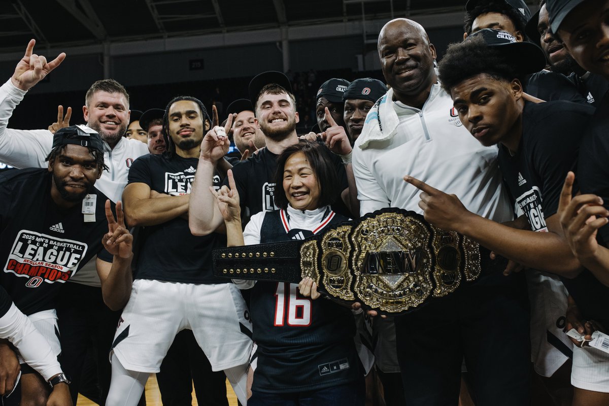 OmahaMBB's tweet image. CHAMPIONS.

@OMavs x @AEW 

@TheSummitLeague