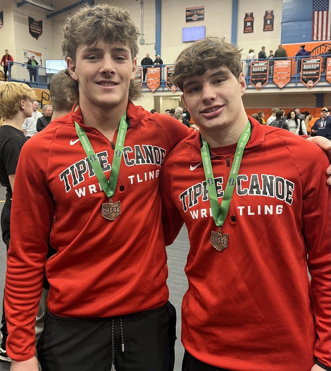 These two are heading back to Columbus! Results from Districts Finals

144 Trent Thompson  4th 
165 Collin Isaac 3rd 🥉 
#compete