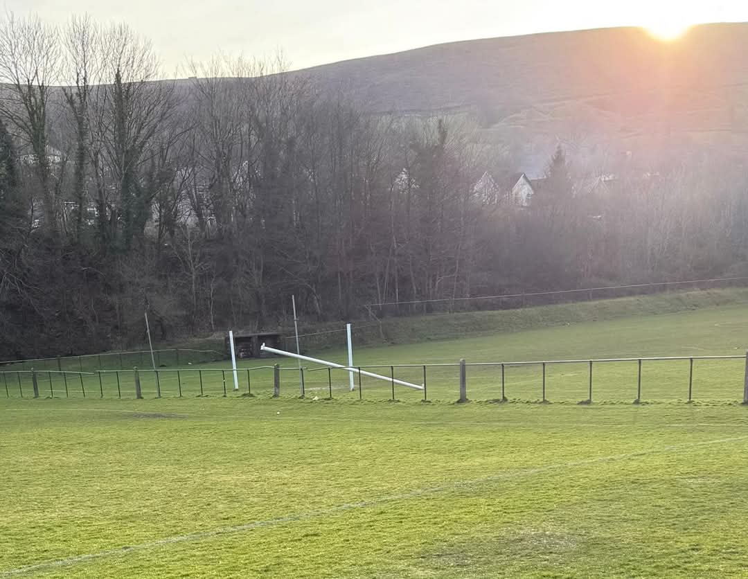 aber_valley_fc's tweet photo. Well done to the absolute idiots who have deliberately done this, and are now using them to barge into the bowling green gate 😡

@CCBCPitchWise @CaerphillyCBC  is why a FENCE is so badly needed. 
#AbsoluteIdiots https://t.co/jCqUSKqgCx