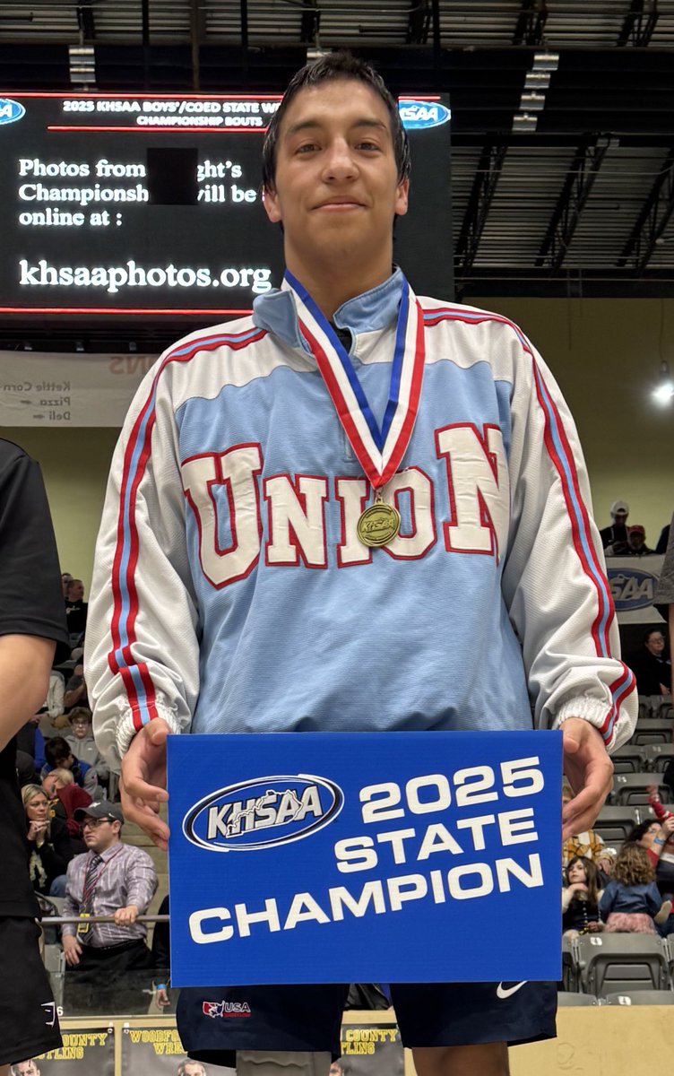 🚨🏆
BOYS’ WRESTLING – 138 WEIGHT CLASS
Fourth Emory Dix (Madison Central)
Third James Morris (Johnson Central)
Runner-up Landon Evans (Ryle)
And the 2025 STATE CHAMPION JORDYN RANEY (UNION COUNTY)
#khswr