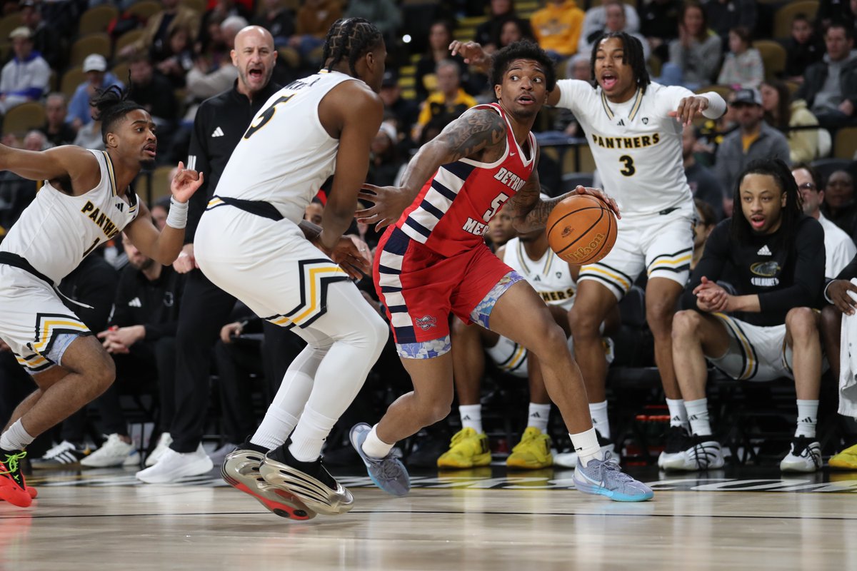 Some shots from the first half here in Milwaukee

Photo credit: Rachel Klemp, University of Wisconsin-Milwaukee Athletics

#DetroitsCollegeTeam #HLMBB ⚔️🏀