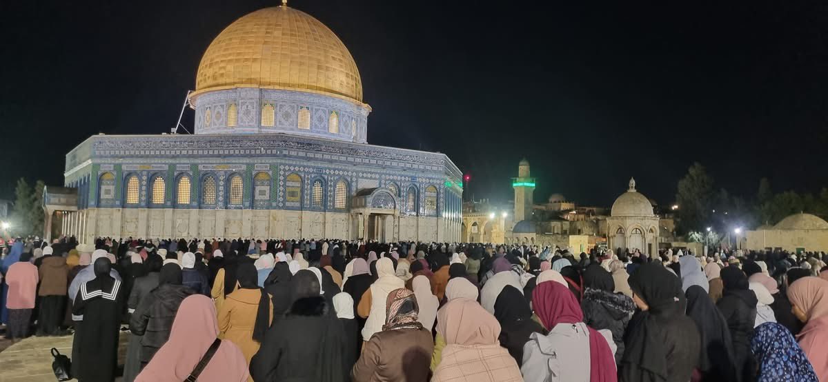 Ey Kudüs,
Ey güzel şehrim,
Ey canımın parçası,
Bir Ramazan gününde Mescid-i Aksa'da namaz vakti kavuşmak ümidiyle...
#MescidiAksa #Kudüs #RamadanMubarak #رمضان