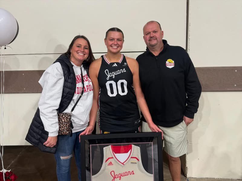 2 of Sheridan’s best Lady Generals ever celebrated Senior Day (both graduating a year early). Bailey will be a dental hygienist and Faith will be furthering her education to become an occupational therapist! 🏀📚