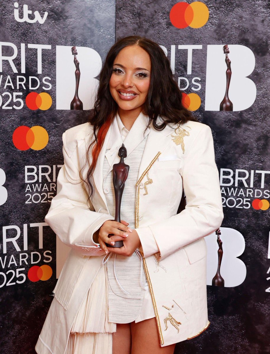 JADEonCharts's tweet photo. JADE poses with her history-making BRIT Award. #BRITs https://t.co/5WqgqBgavl