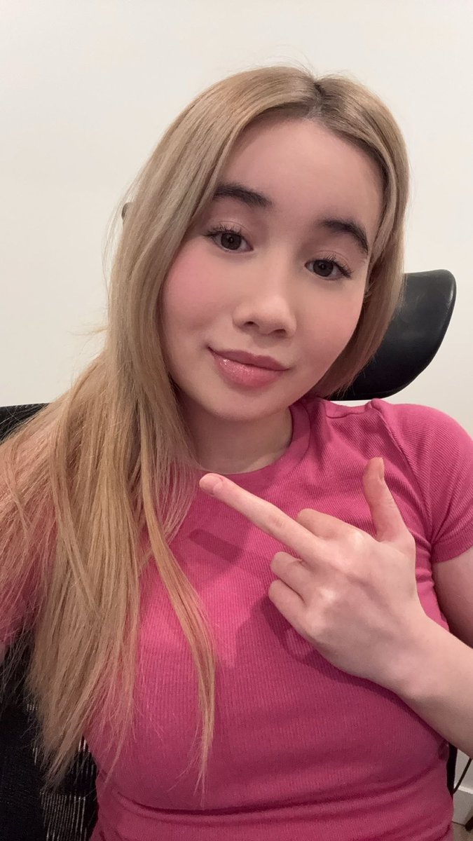 .<a href="/BhadBhabie/">Bhad Bhabie</a> Live on Twitch and YouTube at 6 PM EST ☺️