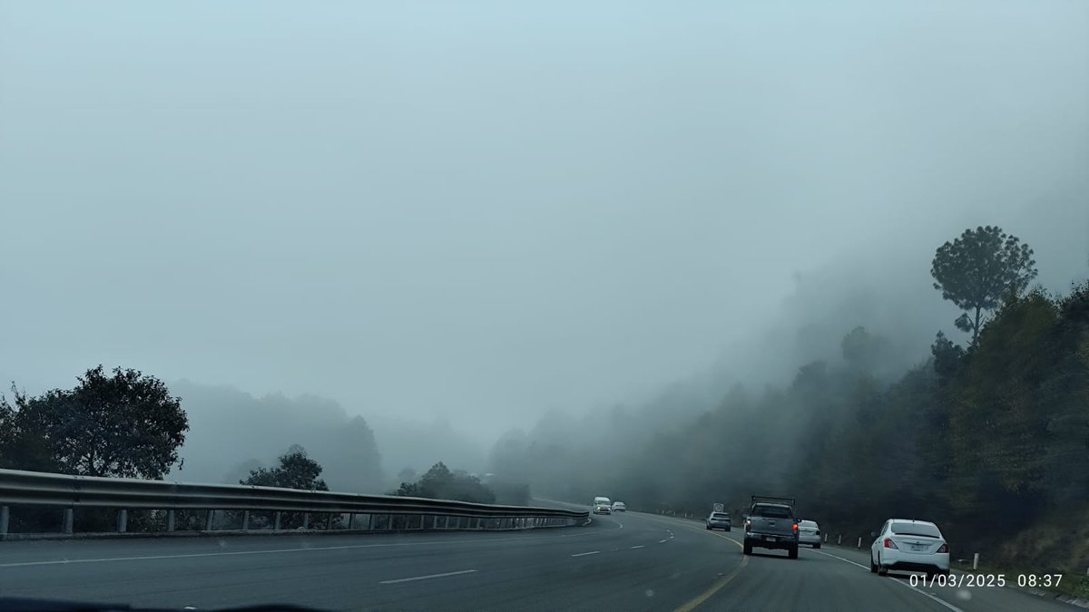 ChiapasMeteo's tweet photo. Una nube Stratus rozaba el suelo esta mañana en el Valle de Jovel, generando bancos de niebla en San Cristóbal de las Casas.
Las fotos nos las comparte @th_arq
#01deMarzo #marzo #Marzo #SanCris #fog #sendNubes #cloud #cloudy #cloudyvibes #Chiapas #chiapasmexico https://t.co/YiN2wHmYBU