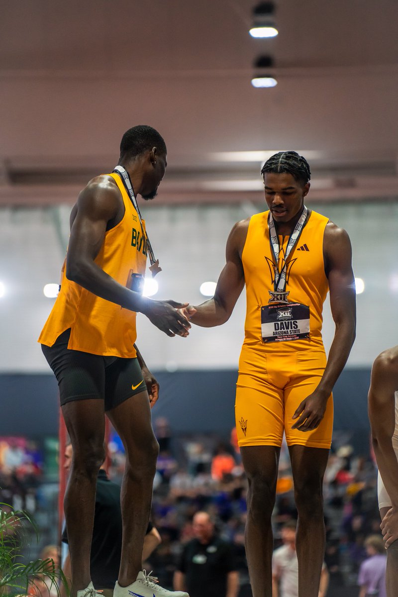 FloTrack's tweet image. 😁 Smiles after the fastest 400m in the NCAA this year. 44.74.

Nathaniel Ezekiel ran a meet record 44.74 🤯 to win the BIG 12 Championship. Jayden Davis finished second with a 44.95.

Those are the World No. 2 and No. 3 times on the year 🌎

#Big12Indoors 
📸 @apinmotion