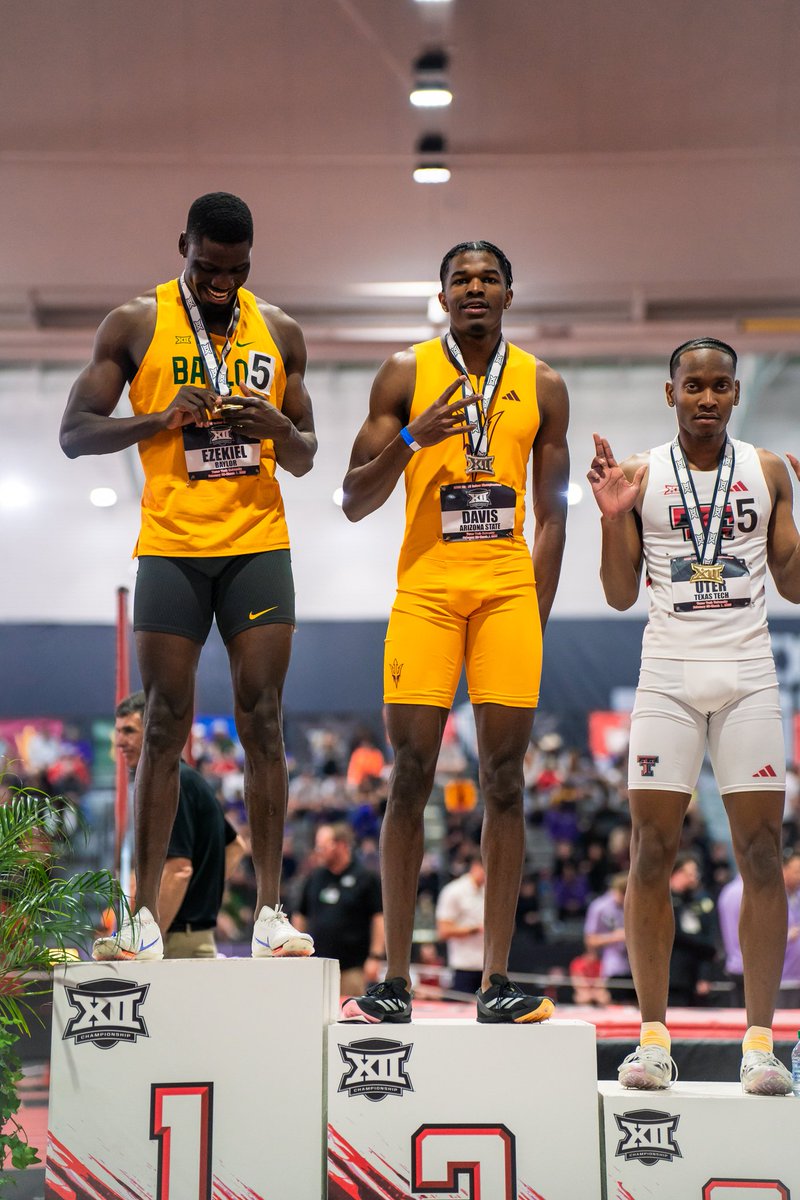 FloTrack's tweet image. 😁 Smiles after the fastest 400m in the NCAA this year. 44.74.

Nathaniel Ezekiel ran a meet record 44.74 🤯 to win the BIG 12 Championship. Jayden Davis finished second with a 44.95.

Those are the World No. 2 and No. 3 times on the year 🌎

#Big12Indoors 
📸 @apinmotion