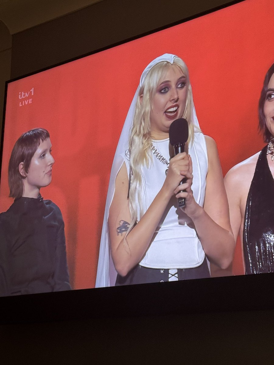 Lee Metcalf®️ (@leeboy_1987) on Twitter photo Accepting a #BRITs2025 award but would rather be spraying the Mona Lisa with orange paint #juststopoil <a href="/jackwhitehall/">Jack Whitehall</a> Accepting a #BRITs2025 award but would rather be spraying the Mona Lisa with orange paint #juststopoil <a href="/jackwhitehall/">Jack Whitehall</a>