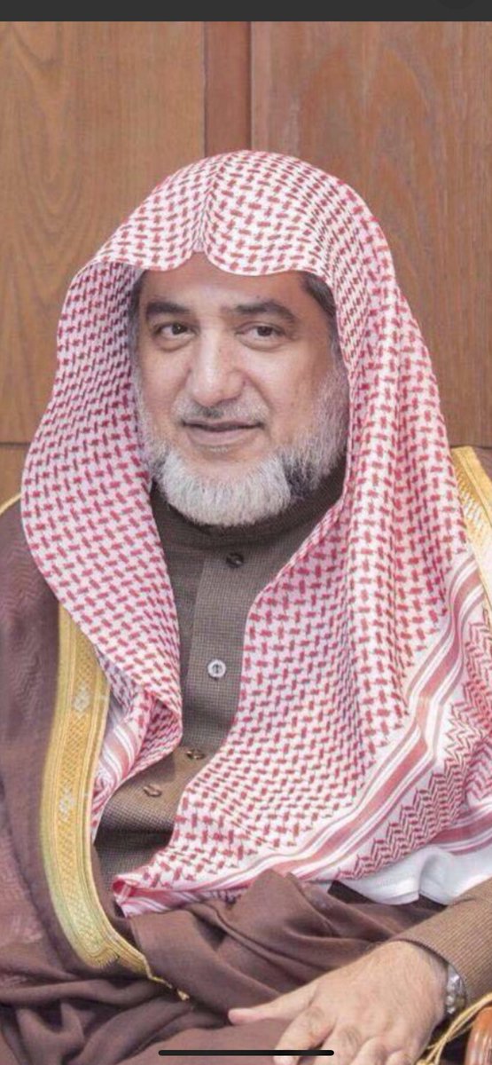 سيرة هذا الوزير الموسوعة ، والعالم الجليل ، بل وأحد أهم رجالات الدولة جدِيرةٌ - ولا شك - بأن يُفرد لها كتابٌ مُفصل عن تجربته " العلمية والإدارية الفريدة " والدروس المُستفادةِ منها ، ولعل من أسعد لحظات حياتي عندما ألتقي معالي فضيلته في كثيرٍ من المُناسبات الإجتماعية ، وفيها