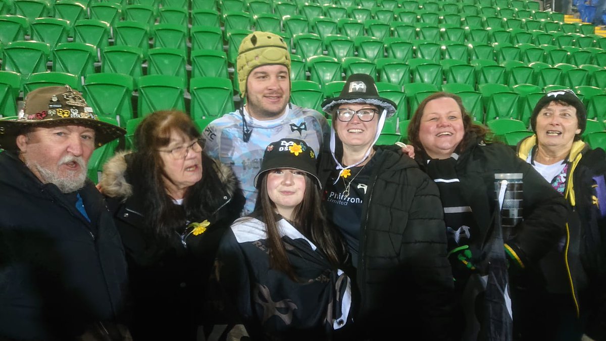 Emma Powell 🖤 🏴󠁧󠁢󠁷󠁬󠁳󠁿 tweet media