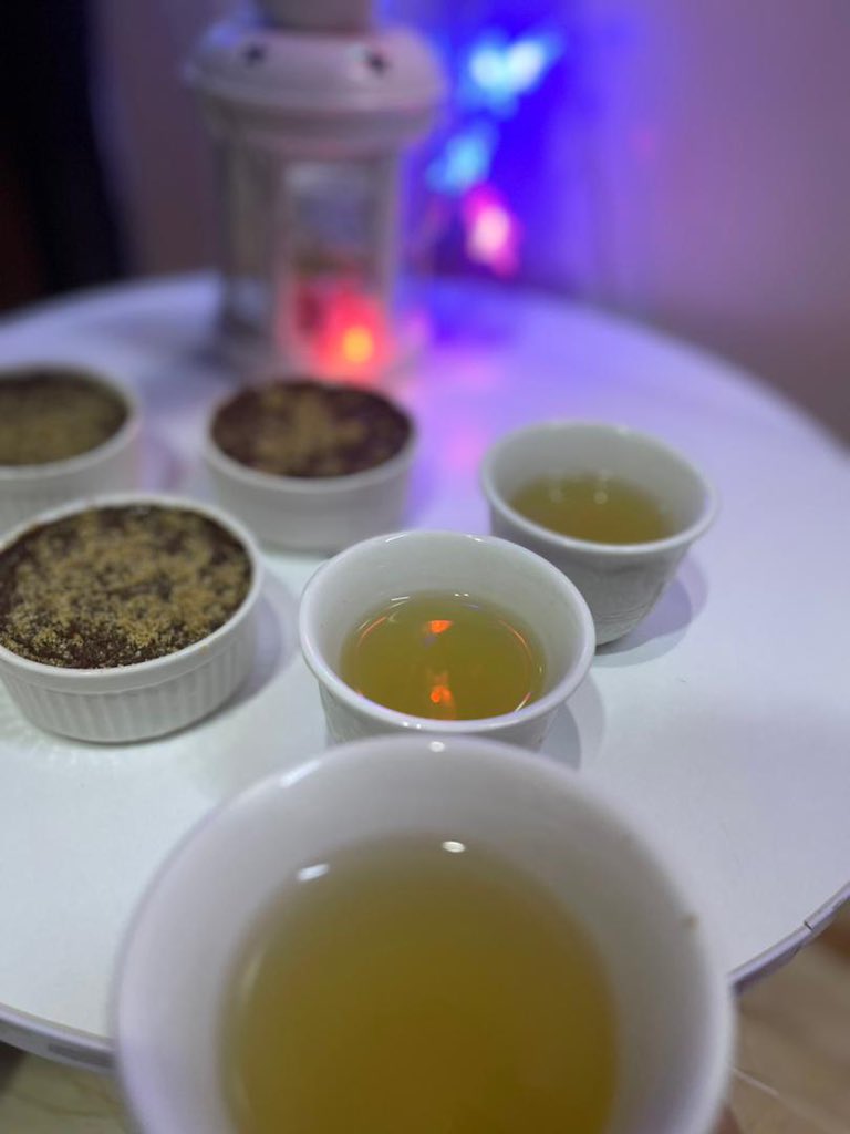 fa4h__'s tweet image. - البيوُت الآن تمَلؤها البهَجة ، بهجة 
رمَضان🤍.