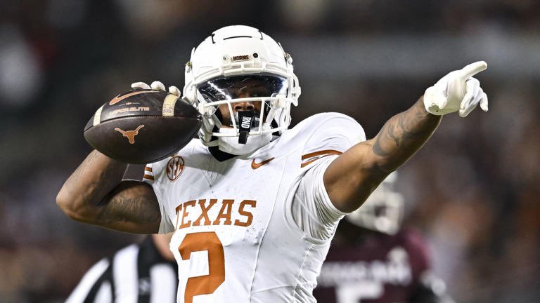 SleeperCFB's tweet photo. Winners and Losers of Group 1 QB-WR at the 2025 NFL Combine:

Winners:
📈Matthew Golden WR
📈Jack Bech WR
📈Jaxson Dart QB
📈Quinn Ewers QB
📈Brady Cook QB

Losers:
📉Will Howard QB
📉Dillon Gabriel QB
📉Tez Johnson WR
📉Pat Bryant Jr. WR https://t.co/m9SDLzhVlT