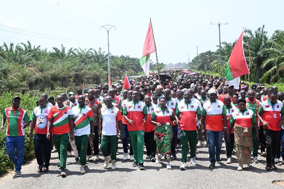 CBurunga's tweet photo. #Burundi Kwerekana inguvu umugambwe @CnddFdd  ufise muma komine agize intara ya Burunga birabandanya, kuyu wa 01/03/2025, abagumyabanga bo muri komine Rumonge nibo berekana inguvu zabo. Umunyamabanga muntara arikumwe n'indongozi,akaba aribo bateye iteka ivyo birori.
@R_Ndikuriyo https://t.co/nV5dDTY3Wa