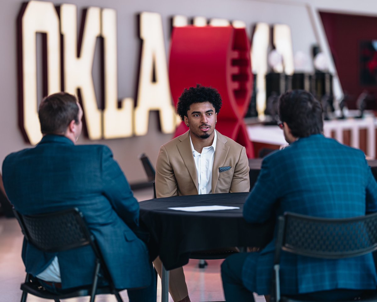 Handling our business 👔

Our guys just wrapped up interviews with 20 elite companies, with opportunities spanning from Dallas to Denver and NYC to Pisa, Italy.

#SOULmission | #OUDNA