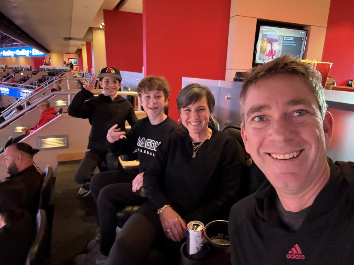 ktriddell's tweet photo. Livin the suite life! #GoCards https://t.co/F6QKETxd7d