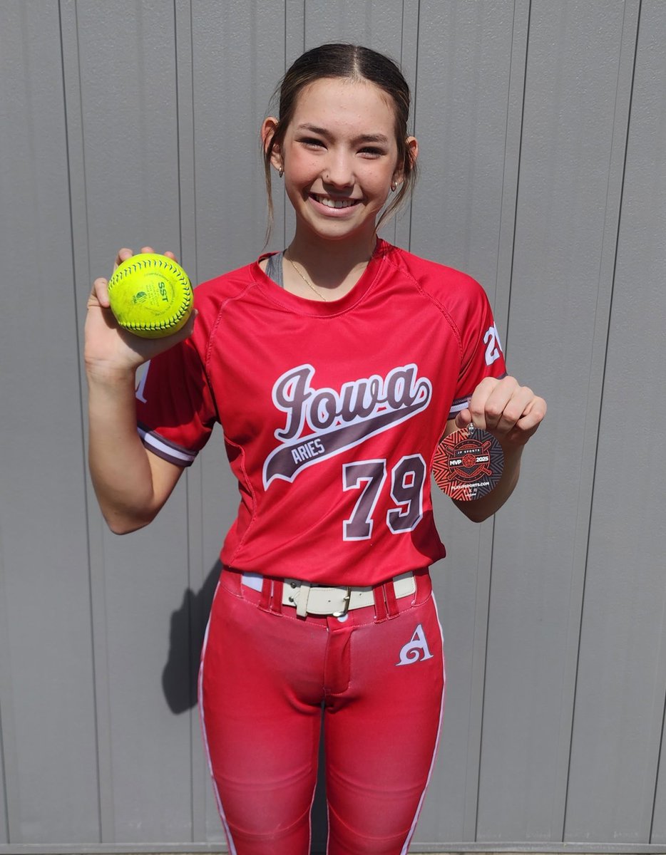 LeahNclark's tweet photo. I hit my 2nd home run today! Also, I got MVP for the game. It’s nice to see training paying off! https://t.co/akKFZLzhuY