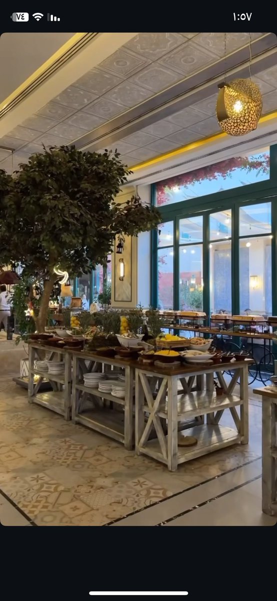 مطعم كرزه 
يقدم بوفيه افطار رمضاني بسعر 179 ريال 
والسحور بسعر 98 ريال