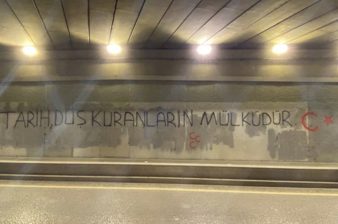 Tarih, Düş Kuranların Mülküdür 🇹🇷

Türk Devletinin geleceğini nakış nakış dokuyan Liderimiz Sayın Devlet Bahçeli’yi Allah başımızdan eksik etmesin🇹🇷🇹🇷🇹🇷