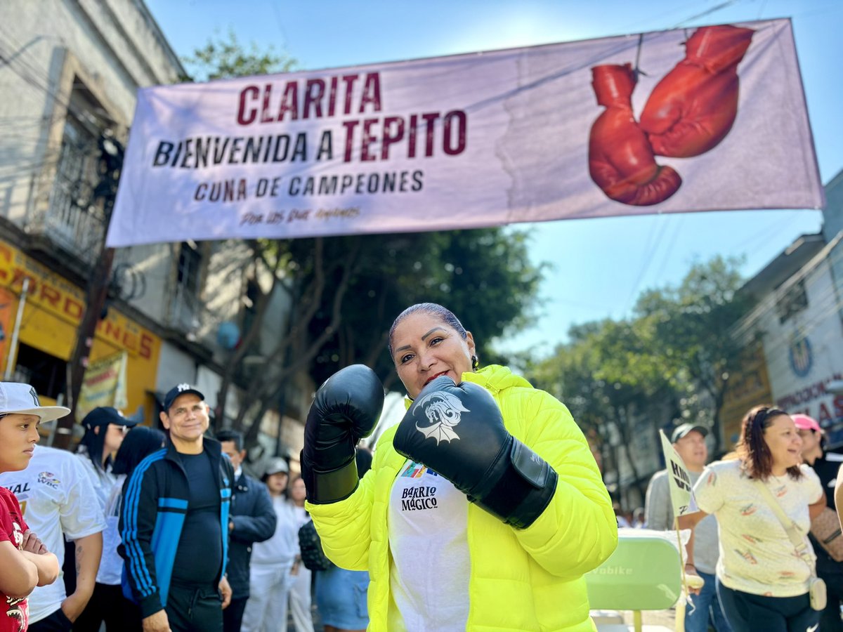 MariaRoseteMx's tweet photo. También agradezco la presencia del titular de la #PRODEB @MiguelTorrucoG, a todos los invitados y asistentes que ahora forman parte del pacto por la paz en el barrio . https://t.co/PDZZHcBxSC