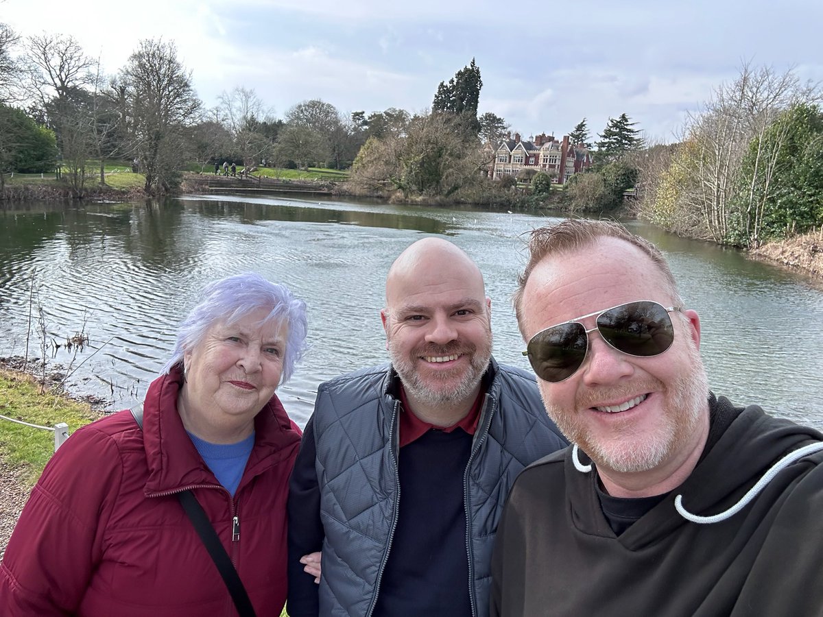 fishmornings's tweet image. What an excellent time last week in England with the family (Cousin Brian, Paul, Steve and of course Aunt Chris).  

Plus got to see Grandma and Grandpa’s Fish and Chip Shop.