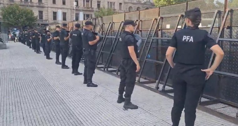 nacholastrabaez's tweet photo. Apertura de sesiones ordinarias con Cristina / Apertura de sesiones ordinarias con Milei https://t.co/tdO61fEdWg