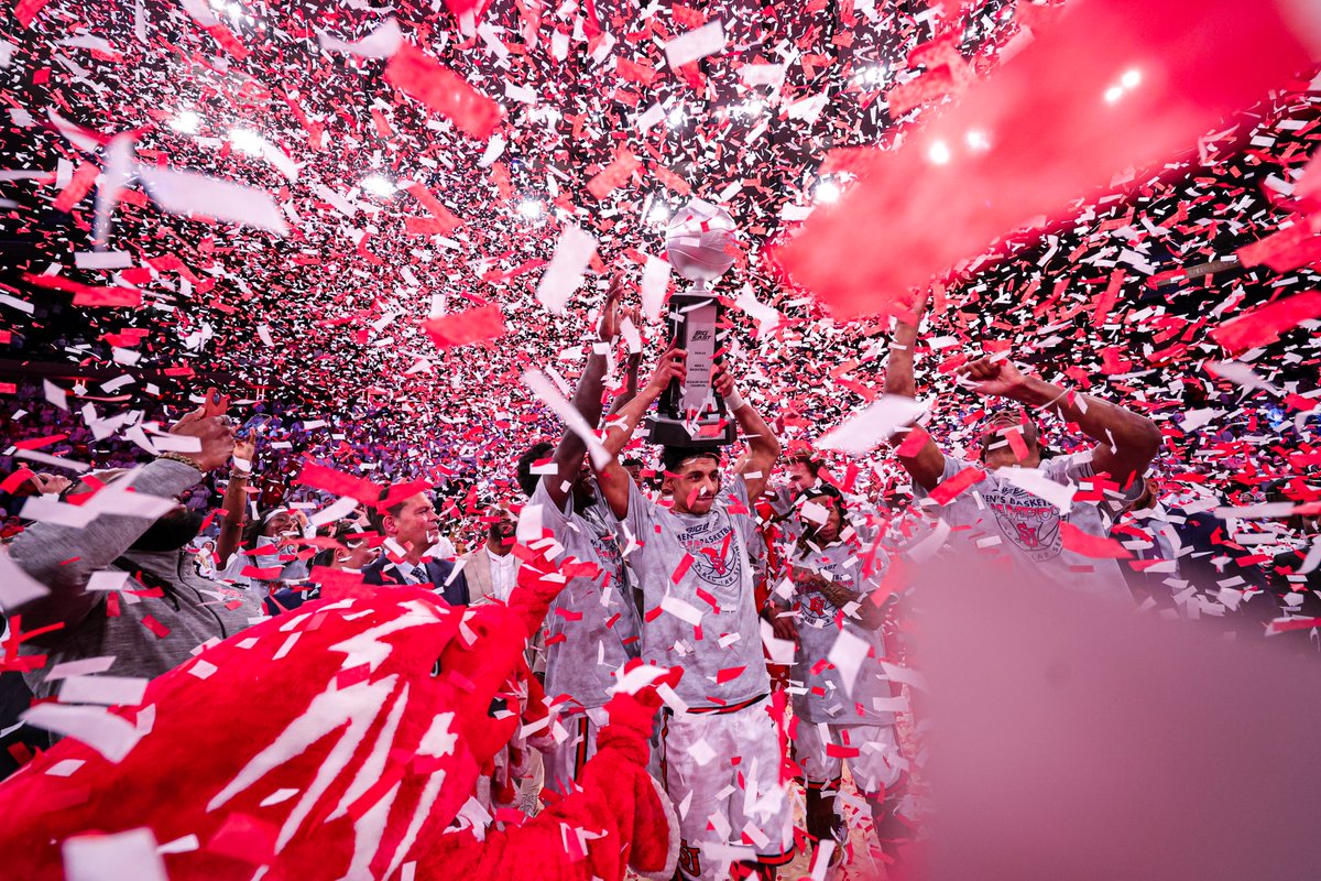 StJohnsBBall's tweet image. CONFETTI STORM 🎉⛈️