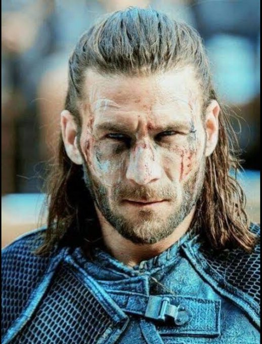 Lolun filmi olursa Sylası bu adam oynasin (dusta dusundum) https://t.co/PZZEkPMgz6