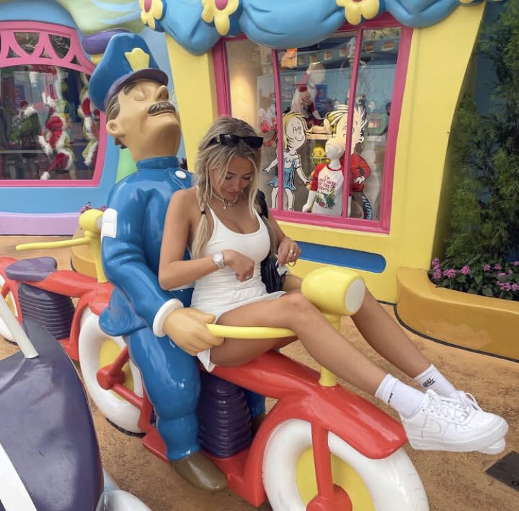 ChungSeungkyu's tweet image. Excuse me officer, what are you doing?