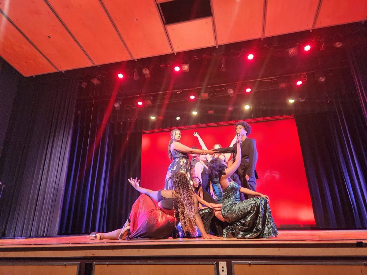 hhs_prncpl's tweet image. We ended our Black History Month celebrations with the Miss and Mr. Excellence Pageant. A big shout out to our Black Student Union, Ms. Satchell, Ms. Watson and Ms. Thomas for organizing this event! @HenricoHighSch 💚💛