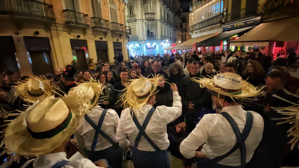 Reventados desde por la mañana pero flipqndo con el diita tan bueno que hemos echado. Gracias a todos por ordeñar vacas con nosotros! #deltiron #lashuertasquedalavida