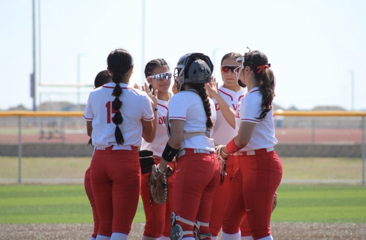 dv_softball's tweet photo. Finished the Heart of Hays Tournament 4-0-1‼️🔥 
Improving to 10-1-1 😤

Catch us Tuesday at Home vs. Bowie 👏🏽🫡

#BETOUGH
@dvisd_athletics @mrscoachmartin @CoachPatmon https://t.co/L2cTlbKXkn